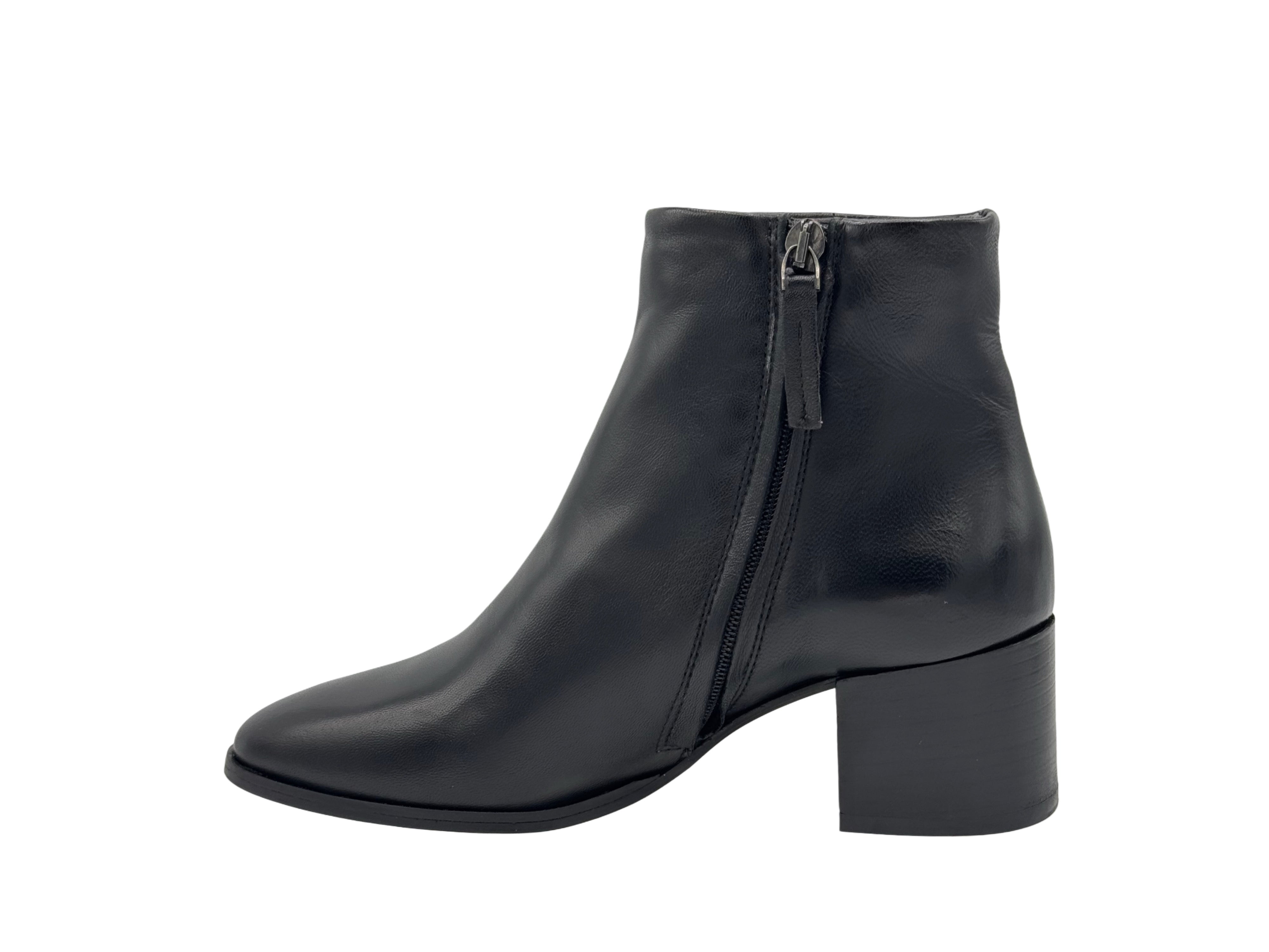 Julie Dee - GW190 (Black)